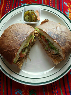 Una foto de Torta de Puerco Ranchero