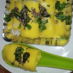 A picture of Khandvi.