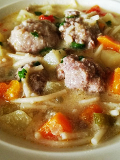 Una foto de Sopa con Albóndigas y Fideos