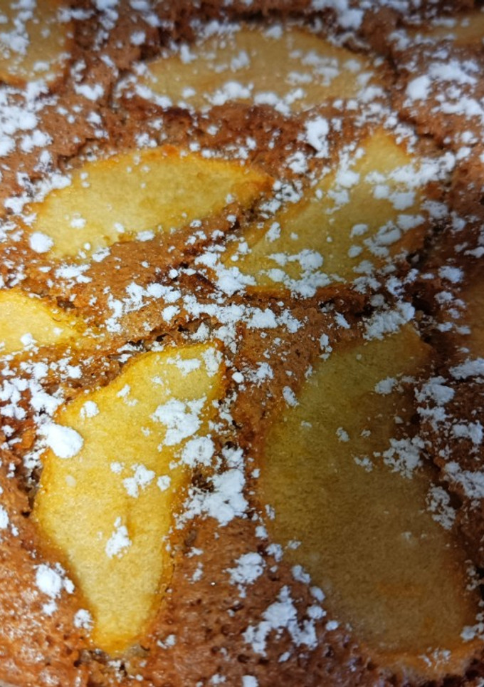 Una foto de Bizcocho de manzana y plátano
