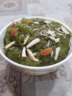 દુધીનો હલવો (Dudhi Halwa Recipe in Gujarati) રેસીપી મુખ્ય ફોટો