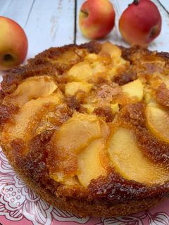 Une photo de Gâteau aux pommes caramélisées
