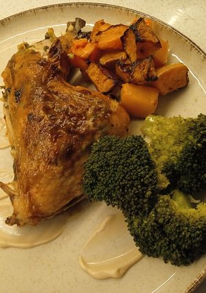 Una foto de Pollo a la manteca con vegetales