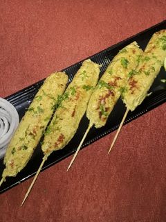 चिकन सीख कबाब (chicken seekh kabab recipe in marathi) रेसिपी चे मुख्य फोटो 