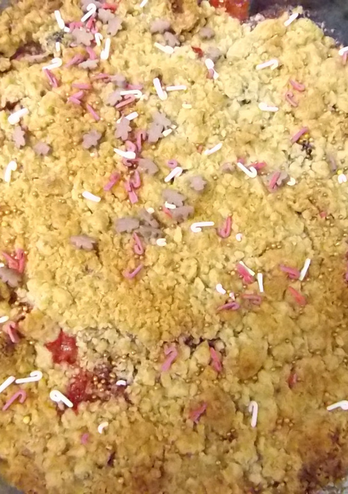 Una foto de Crumble de manzana, pera y frutos rojos