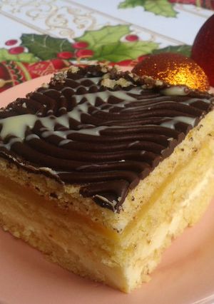 Zdjęcie przepisu Delicja z serem i jabłkami z galaretką pina colada.