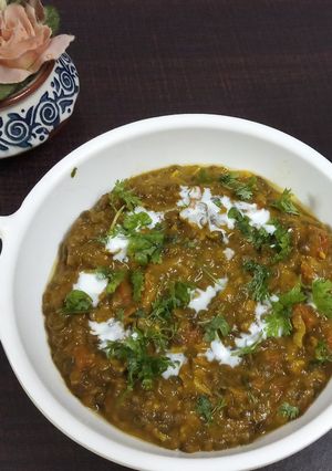 A picture of Whole masoor dal.