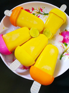मैंगो मलाई आइसक्रीम (mango malai ice cream recipe in Hindi) रेसिपी मुख्य फोटो