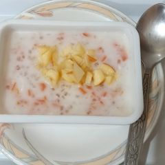 A picture of Sago with carrot and apple🍎🥕🥕.