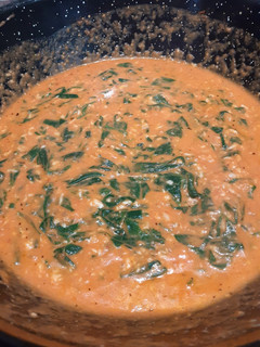 Una foto de Salsa de tomate con espinacas