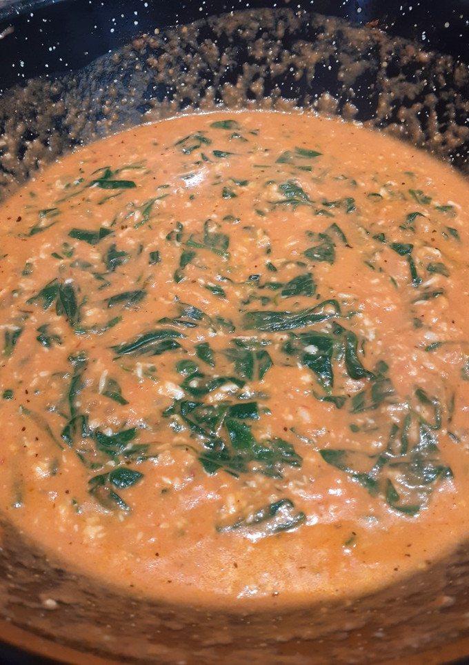Una foto de Salsa de tomate con espinacas