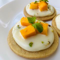 A picture of Mango tart.