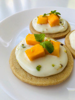 A picture of Mango tart.
