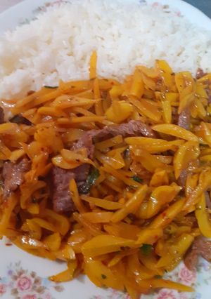 Una foto de Olluquito con carne