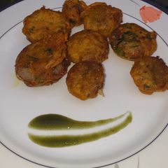 A picture of Stuffed onion pokora.