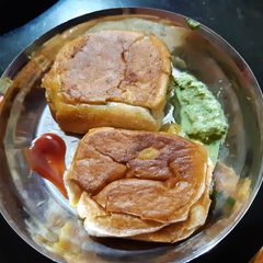 A picture of Dabeli.