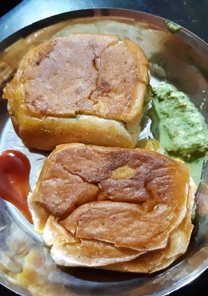 A picture of Dabeli.