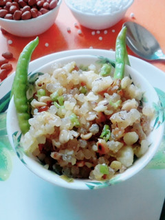 आलू साबूदाना खिचड़ी (aloo sabudana khichdi recipe in Hindi) रेसिपी मुख्य फोटो