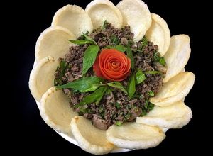 Hình của món Chim câu xúc phồng tôm.