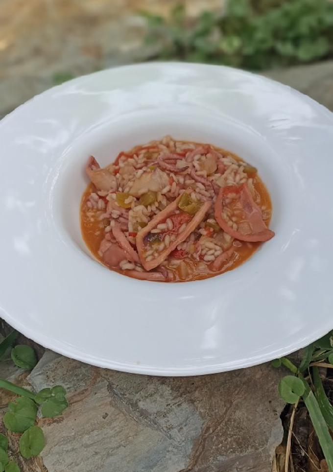 Una foto de Arroz meloso con pota