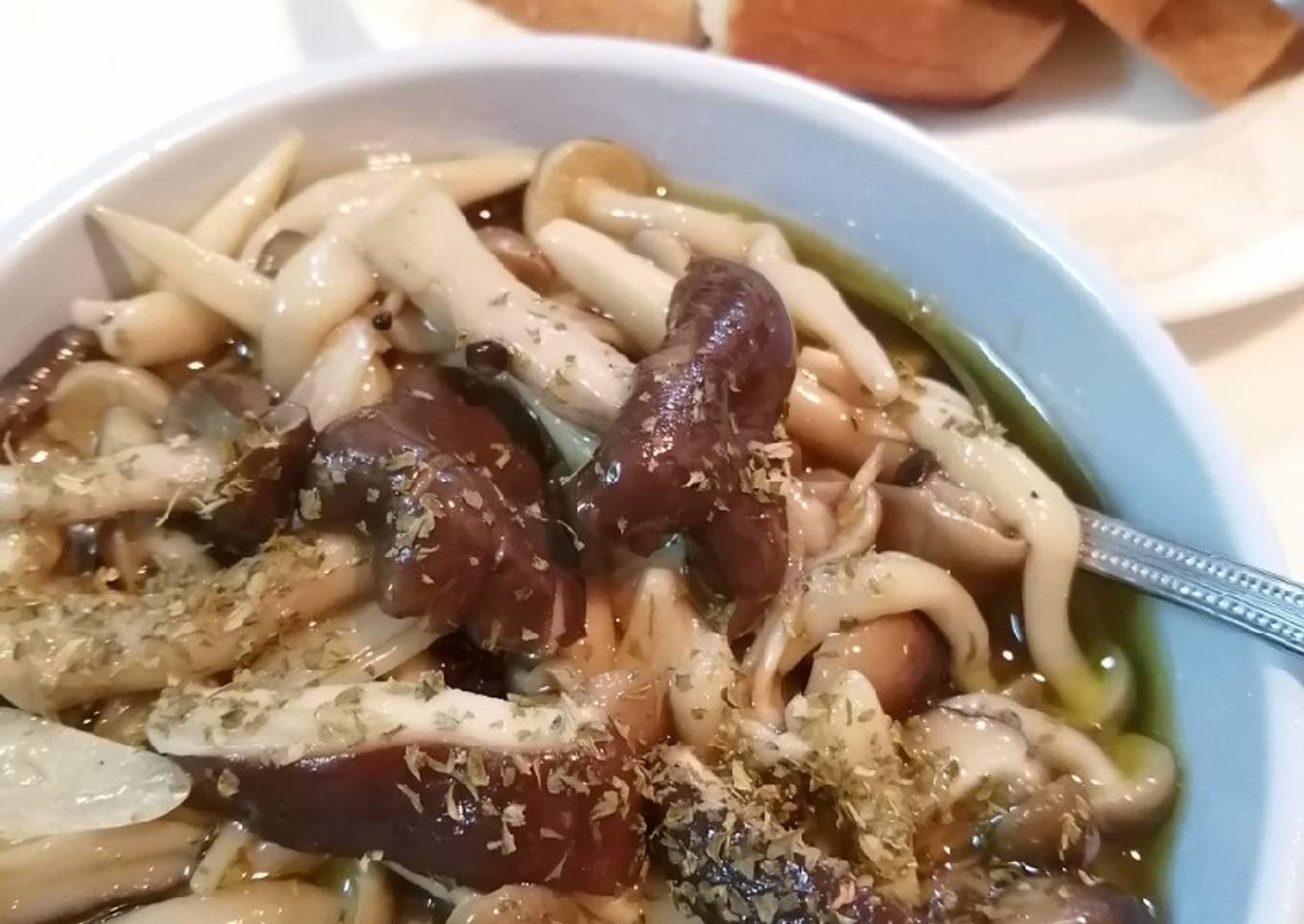 Simple mushroom ajilo ������ Jamur with Olive Oil