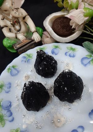 कोकोनट ओरियो मोदक(Coconut Oreo Modak Recipe in hindi) रेसिपी मुख्य फोटो
