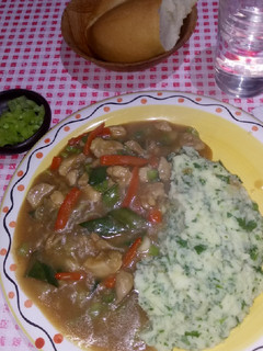 Una foto de Mongoliana de pollo con puré a mi pinta