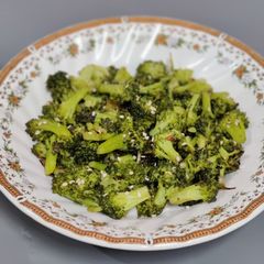 A picture of Stir fried Broccoli.