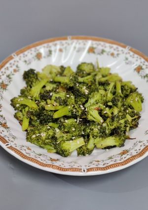 A picture of Stir fried Broccoli.