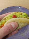 Arepas con carne picada tres pimientos y crema aguacate