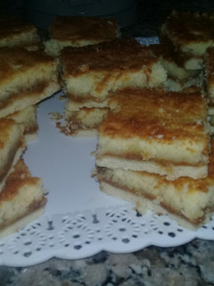 Una foto de Cuadrados de Coco y dulce de leche 😍