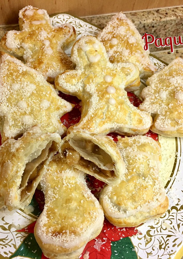 Una foto de Pastelitos de hojaldre con relleno de manzana 🍎