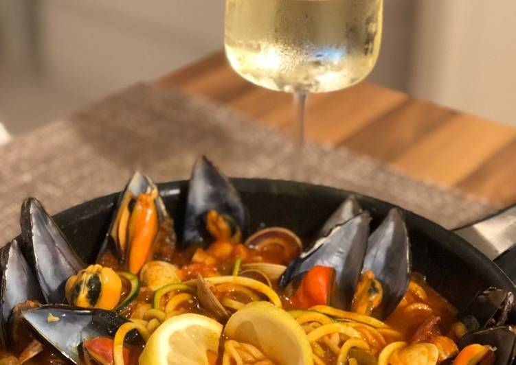 Spaghettis de calabacín con gambas y mejillones