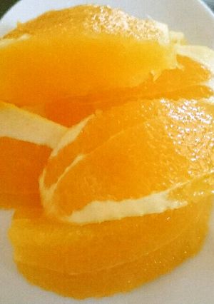 A picture of How to Cut a Navel Orange.
