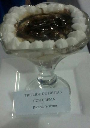 Una foto de Trifli de frutas con crema