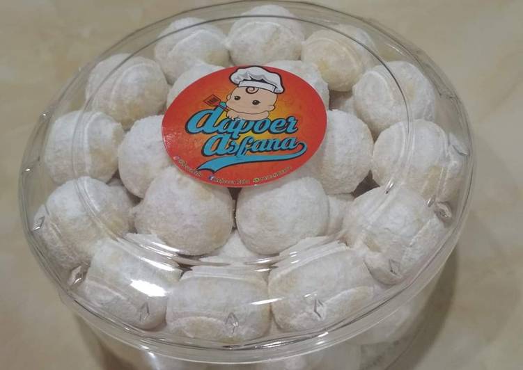 Almond Snowball