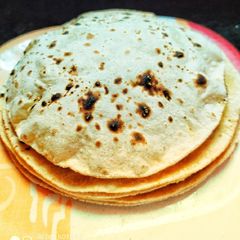 A picture of Phulka Roti, Chapati, Puffed Indian bread.