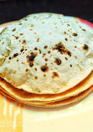 A picture of Phulka Roti, Chapati, Puffed Indian bread.