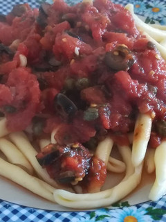 Una foto de Maccheroni a la putanesca