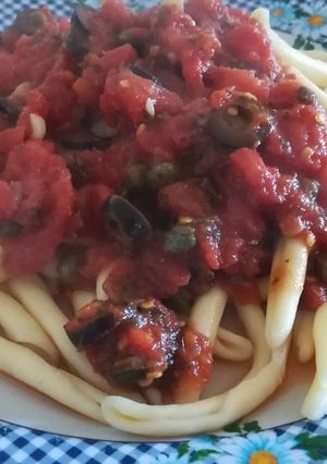 Una foto de Maccheroni a la putanesca