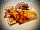 Filloas caramelizadas con crema pastelera acompañadas de helado de licor café