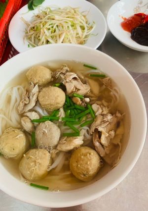 Hình của món Phở gà bò viên.