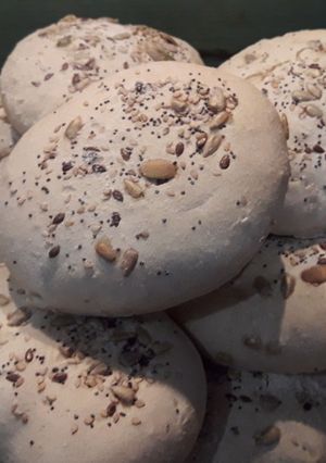Una foto de Molletes con semillas