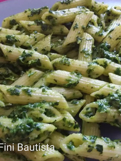 Una foto de Pasta de macarrones con espinacas