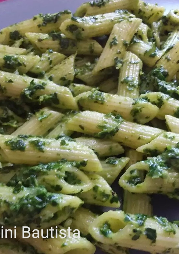 Una foto de Pasta de macarrones con espinacas