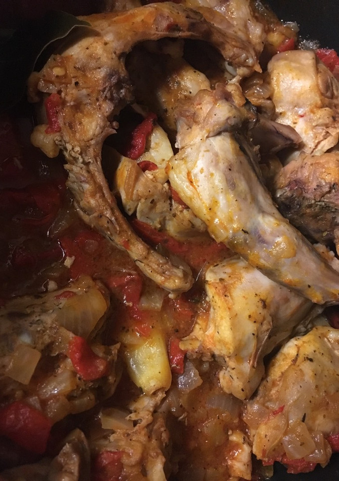 Una foto de Conejo con pimientos
