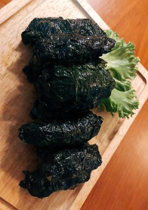 A picture of Beef Wrapped in Betel Leaves (Bò cuốn lá lốt).