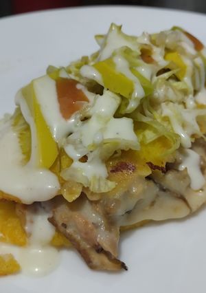 Una foto de Quesadilla🌮de pollo🍗a mi manera🥯🧀🥑