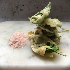 A picture of Spinach crisps.