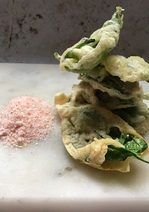 A picture of Spinach crisps.